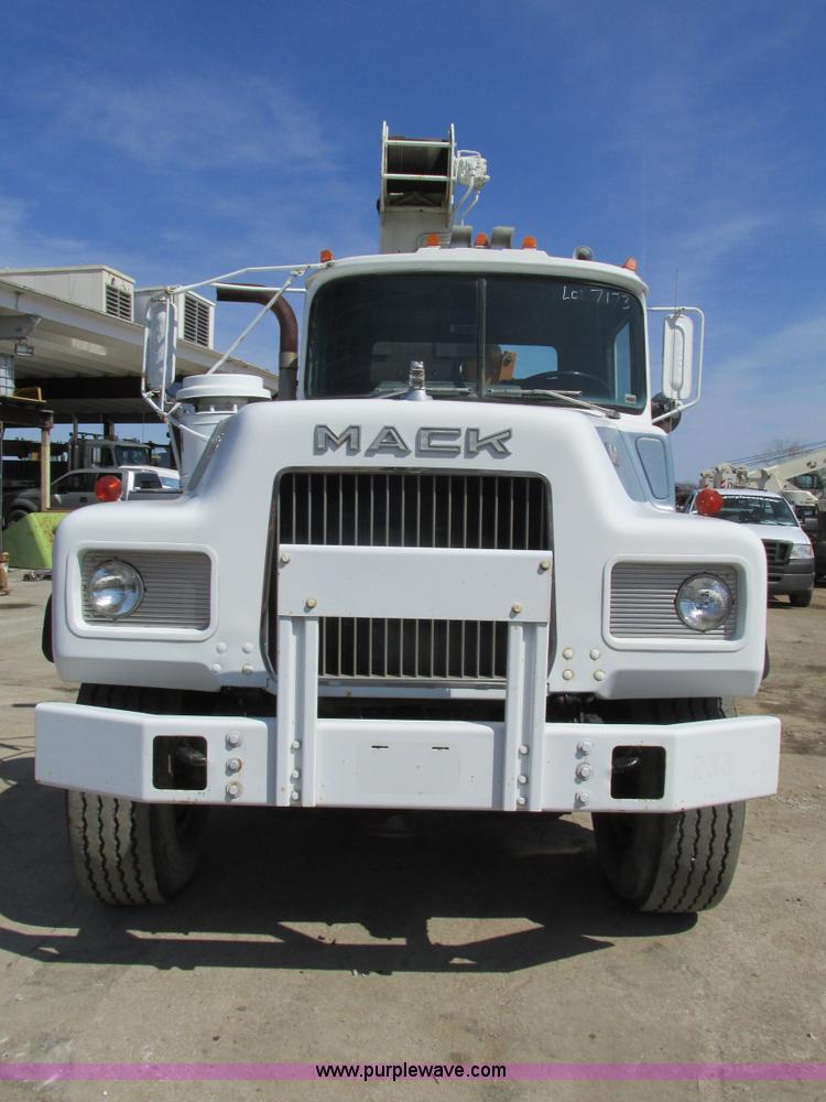 image for item B5799 1986 Mack DM686S crane truck
