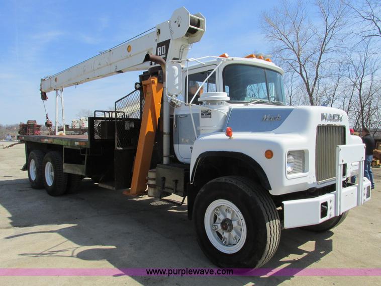 image for item B5799 1986 Mack DM686S crane truck