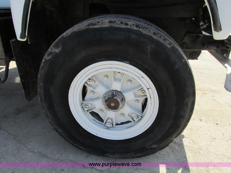 image for item B5799 1986 Mack DM686S crane truck