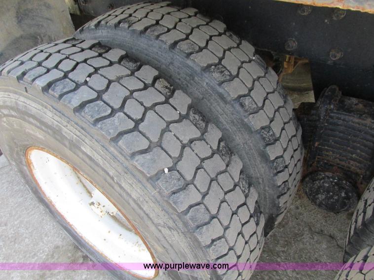 image for item B5799 1986 Mack DM686S crane truck