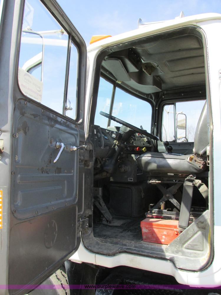 image for item B5799 1986 Mack DM686S crane truck