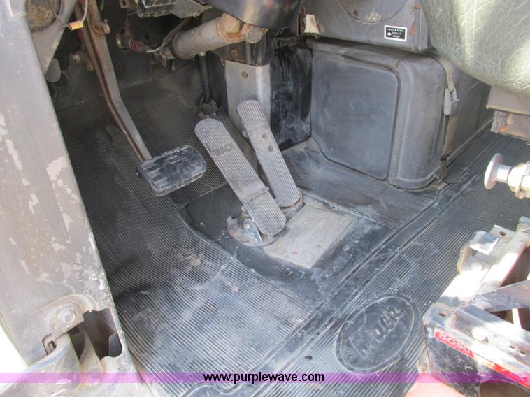 image for item B5799 1986 Mack DM686S crane truck