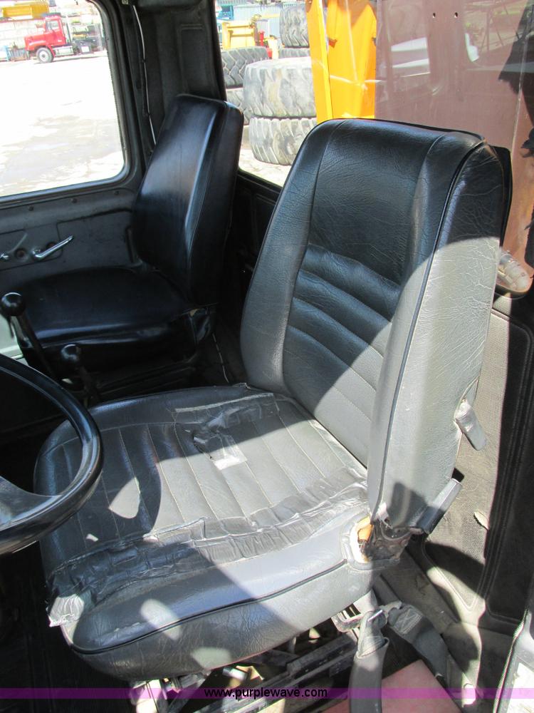 image for item B5799 1986 Mack DM686S crane truck