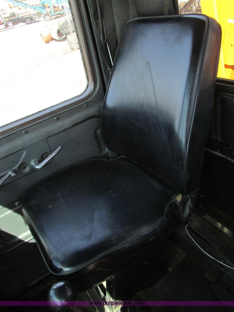 image for item B5799 1986 Mack DM686S crane truck