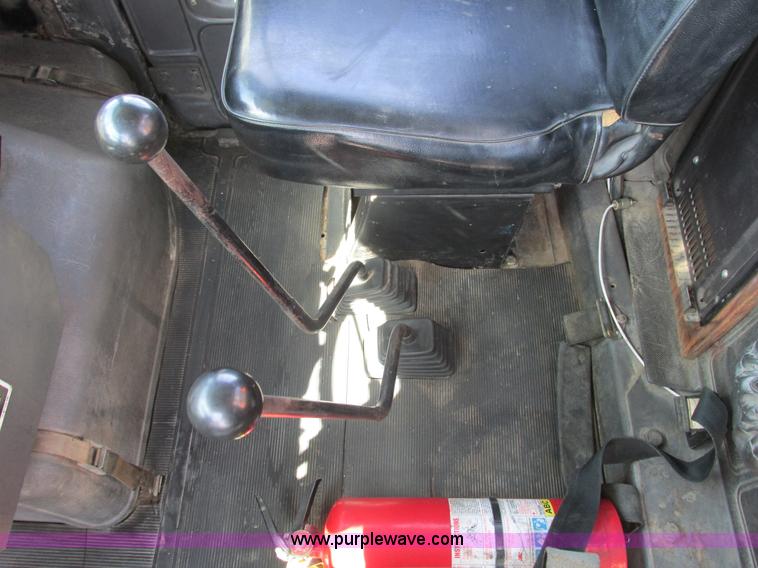 image for item B5799 1986 Mack DM686S crane truck