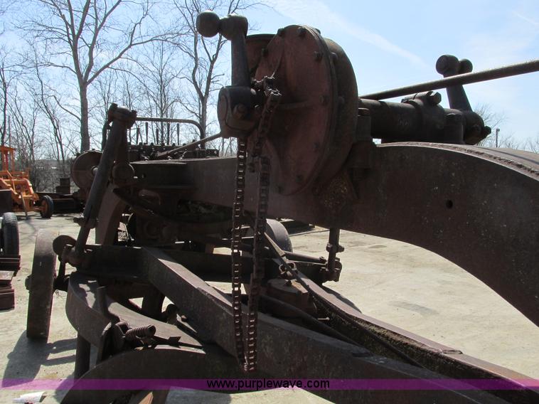 image for item B5800 Caterpillar 66 pull behind grader