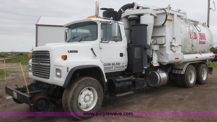 image for item B6855 1995 Ford L9000 Hi-Rail vacuum truck