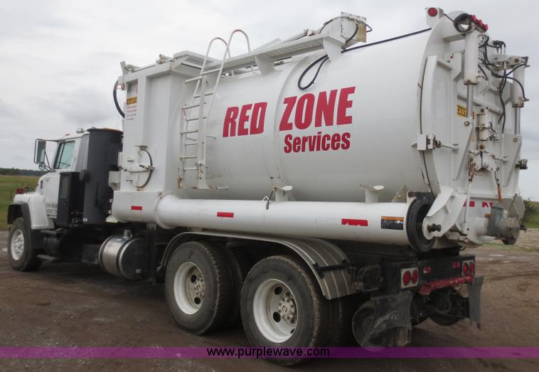 image for item B6855 1995 Ford L9000 Hi-Rail vacuum truck