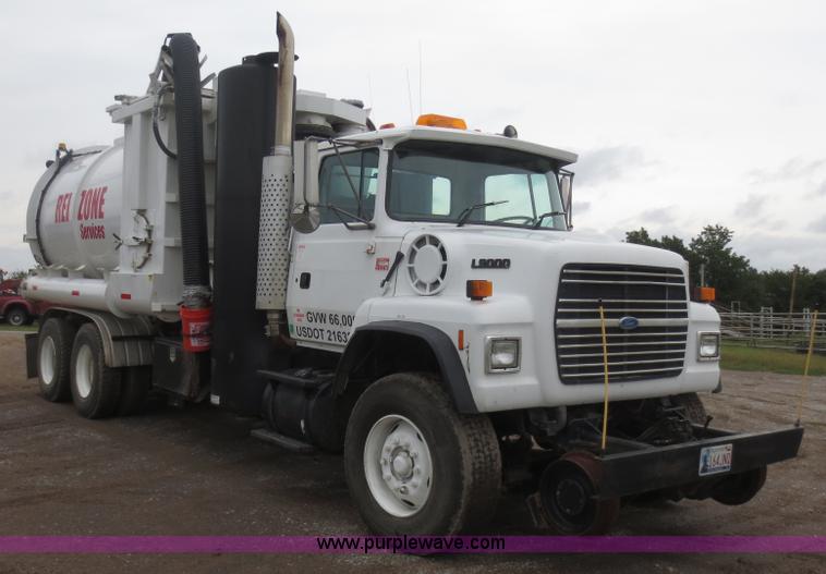 image for item B6855 1995 Ford L9000 Hi-Rail vacuum truck