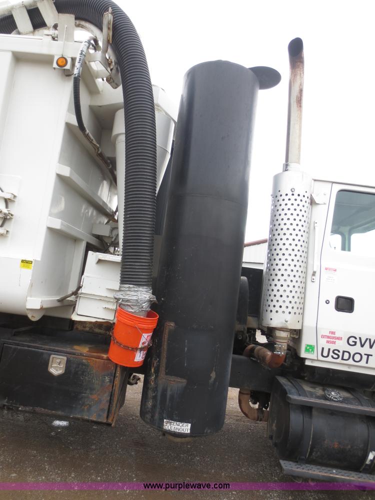 image for item B6855 1995 Ford L9000 Hi-Rail vacuum truck