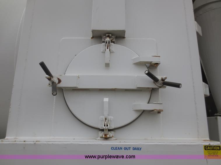 image for item B6855 1995 Ford L9000 Hi-Rail vacuum truck