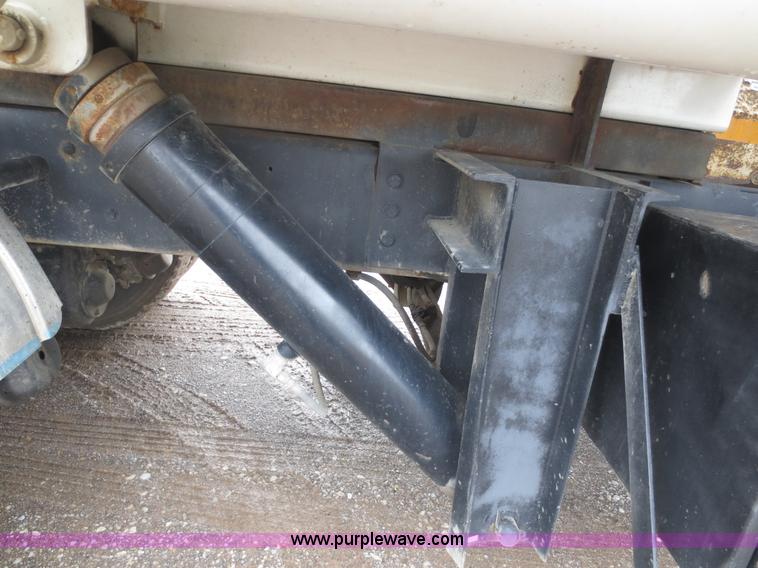 image for item B6855 1995 Ford L9000 Hi-Rail vacuum truck