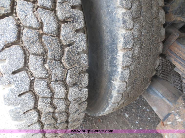 image for item B6855 1995 Ford L9000 Hi-Rail vacuum truck