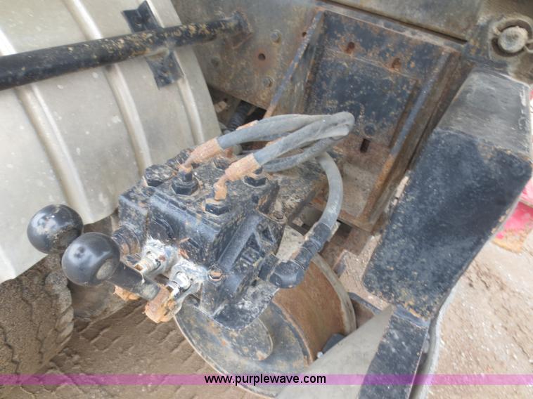 image for item B6855 1995 Ford L9000 Hi-Rail vacuum truck