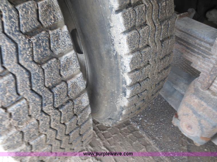 image for item B6855 1995 Ford L9000 Hi-Rail vacuum truck