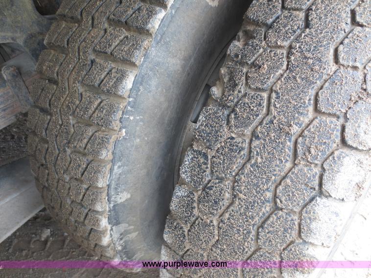 image for item B6855 1995 Ford L9000 Hi-Rail vacuum truck