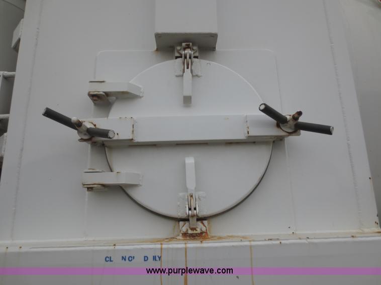 image for item B6855 1995 Ford L9000 Hi-Rail vacuum truck