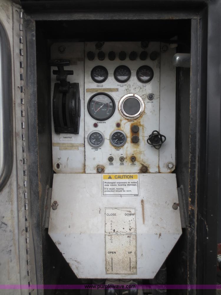 image for item B6855 1995 Ford L9000 Hi-Rail vacuum truck