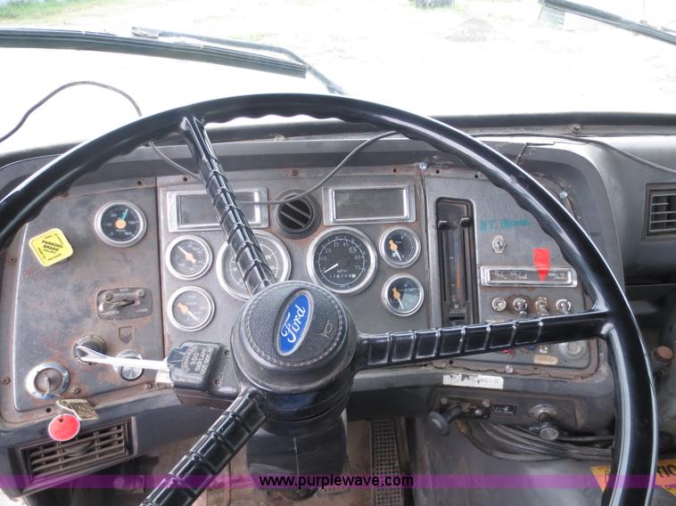 image for item B6855 1995 Ford L9000 Hi-Rail vacuum truck