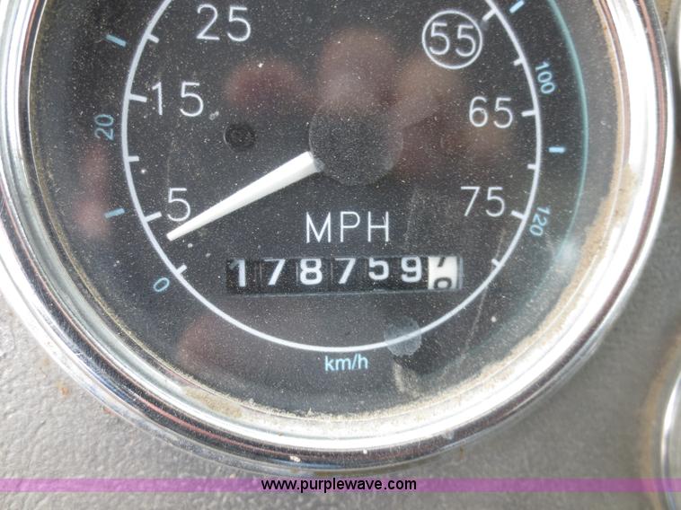 image for item B6855 1995 Ford L9000 Hi-Rail vacuum truck