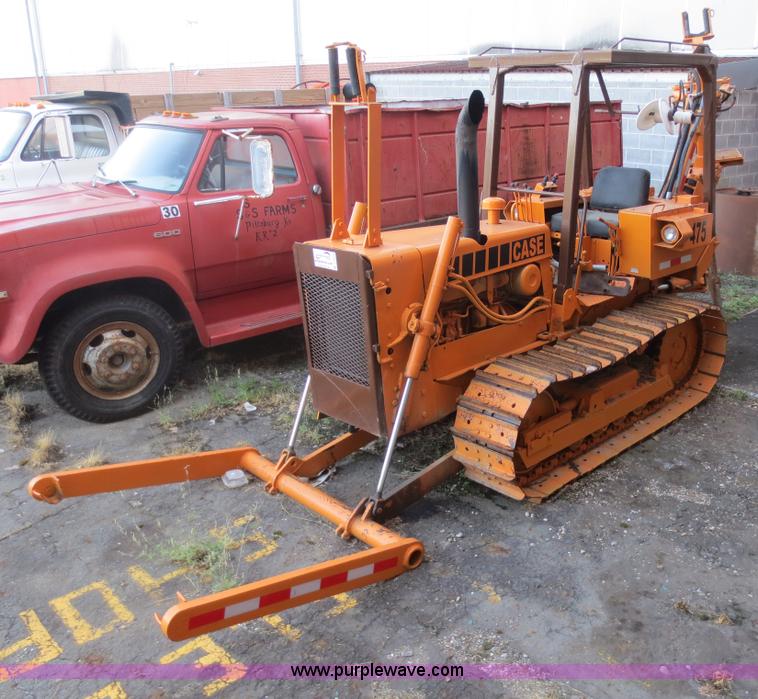 image for item D5914 1976 Case 475 track cable plow