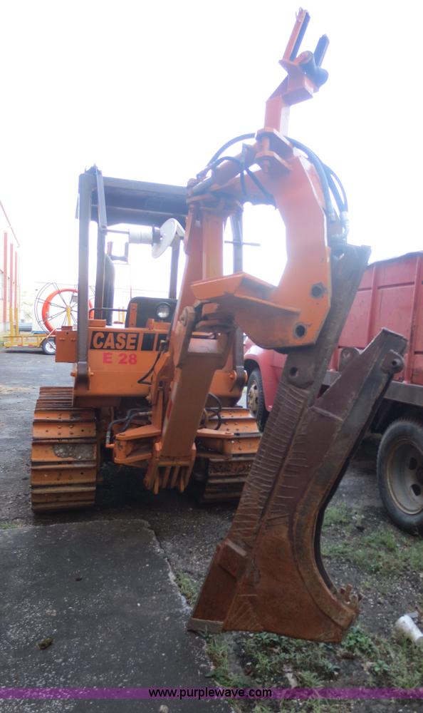 image for item D5914 1976 Case 475 track cable plow