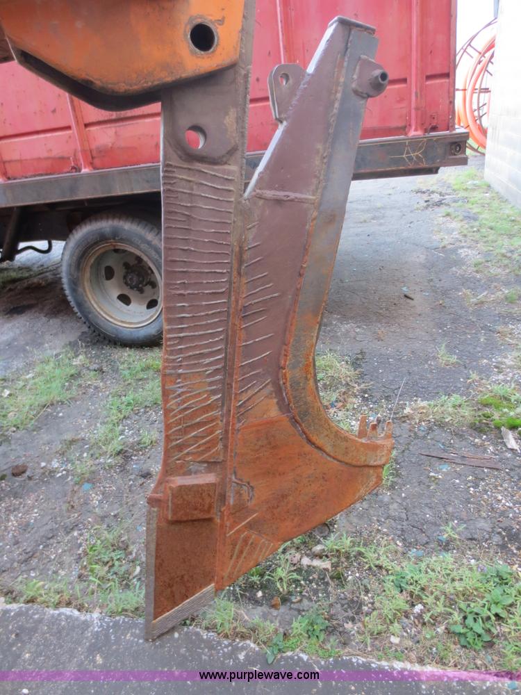 image for item D5914 1976 Case 475 track cable plow