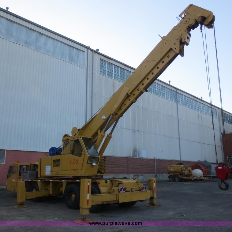 image for item D5922 1967 Bucyrus Erie 45C truck crane