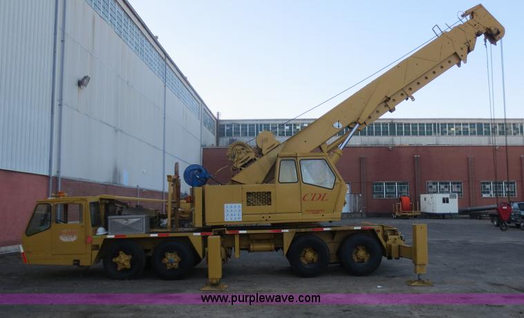 image for item D5922 1967 Bucyrus Erie 45C truck crane
