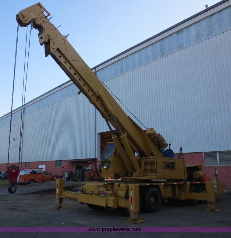 image for item D5922 1967 Bucyrus Erie 45C truck crane