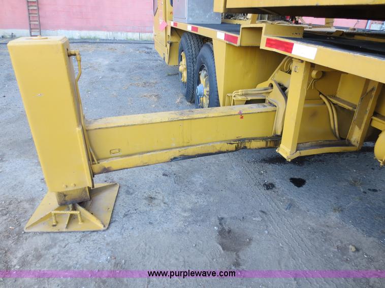 image for item D5922 1967 Bucyrus Erie 45C truck crane