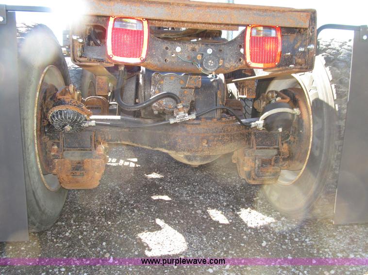 image for item E4596 1988 Mack R690ST semi truck