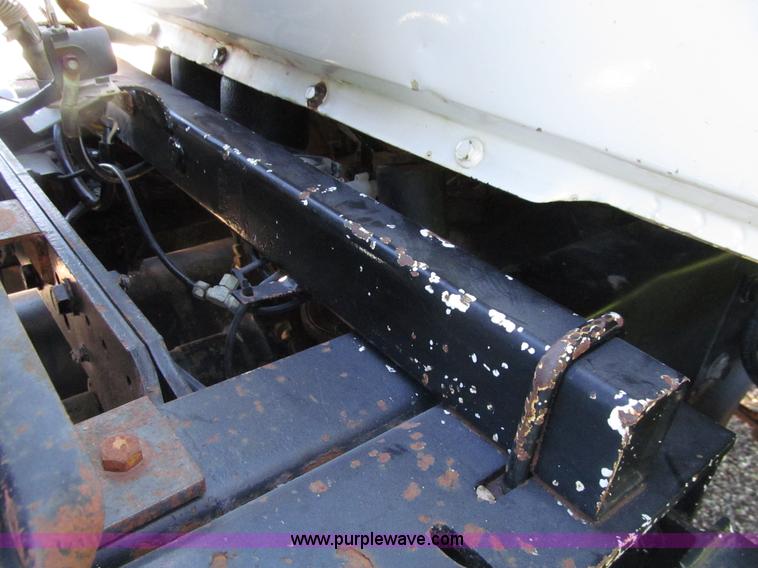 image for item E4596 1988 Mack R690ST semi truck