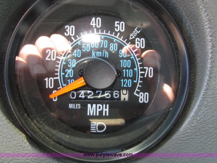 image for item E4596 1988 Mack R690ST semi truck