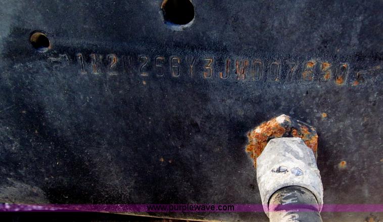 image for item E4596 1988 Mack R690ST semi truck