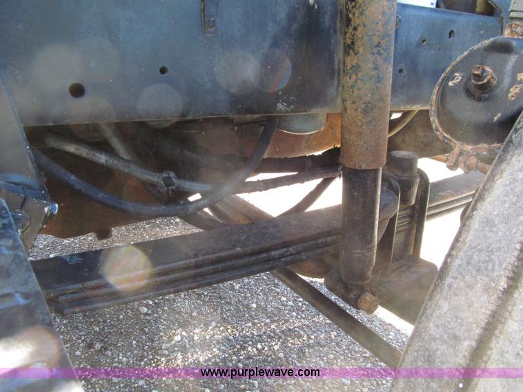 image for item E4596 1988 Mack R690ST semi truck