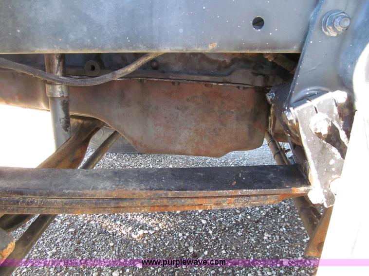 image for item E4596 1988 Mack R690ST semi truck