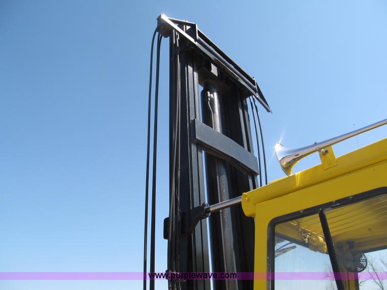 image for item E5964 Hyster H300B forklift