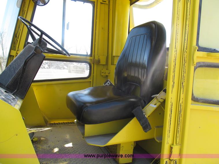 image for item E5964 Hyster H300B forklift