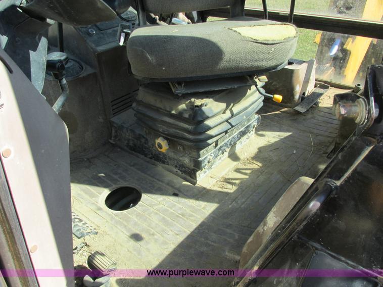 image for item E7405 1992 John Deere 310D backhoe