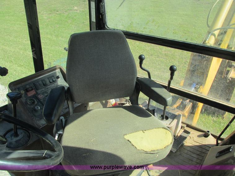 image for item E7405 1992 John Deere 310D backhoe