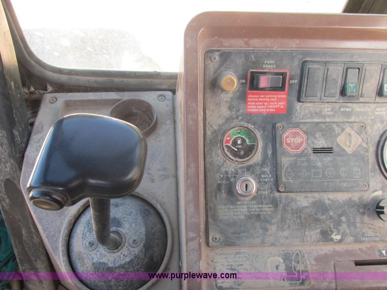 image for item E7405 1992 John Deere 310D backhoe