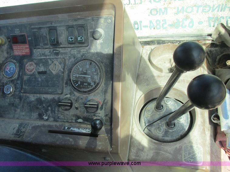 image for item E7405 1992 John Deere 310D backhoe