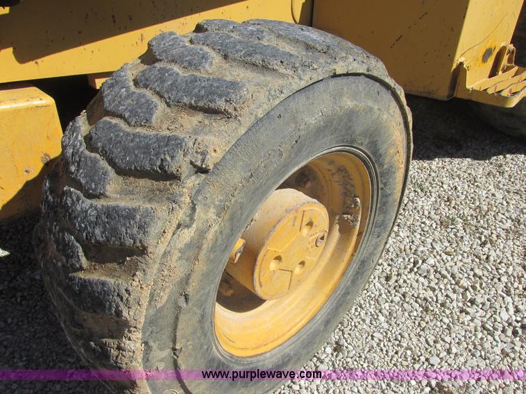 image for item E7405 1992 John Deere 310D backhoe