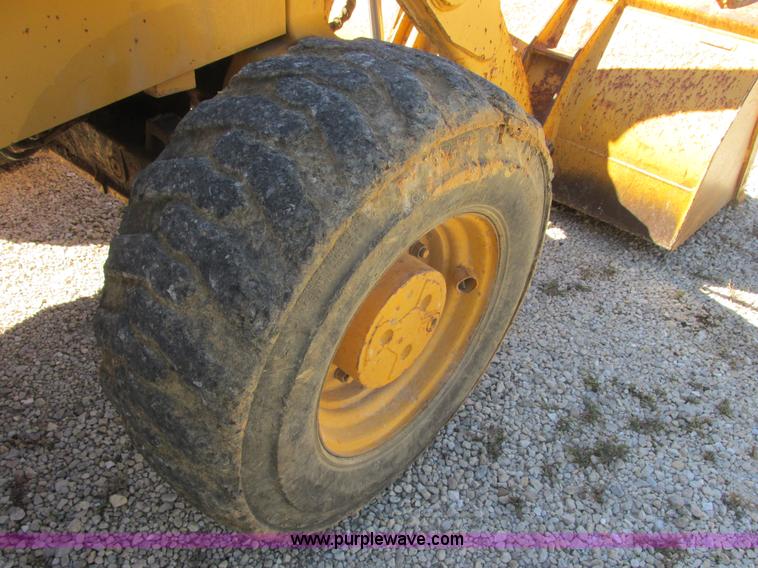 image for item E7405 1992 John Deere 310D backhoe