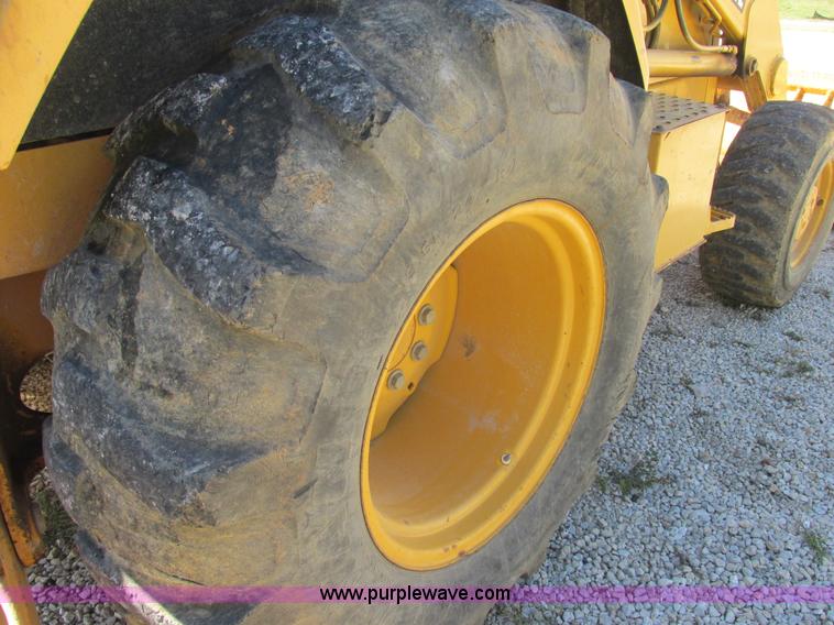 image for item E7405 1992 John Deere 310D backhoe