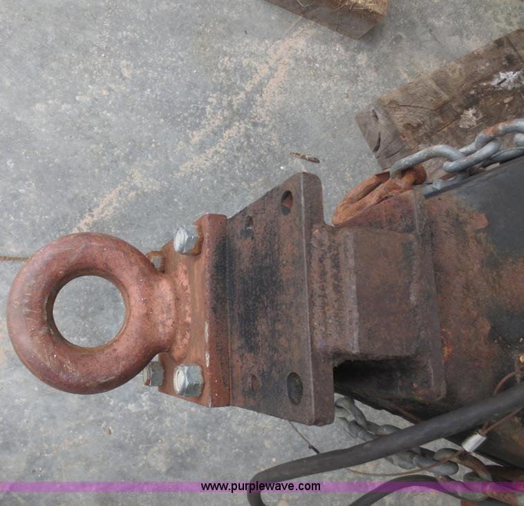 image for item F4402 2002 H&H 28' cargo trailer with living quarters