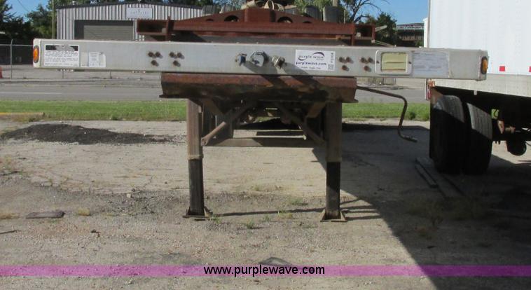 image for item F5304 1999 Fruehauf 48' flatbed spread axle trailer