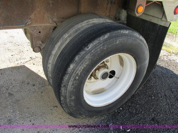 image for item F5304 1999 Fruehauf 48' flatbed spread axle trailer