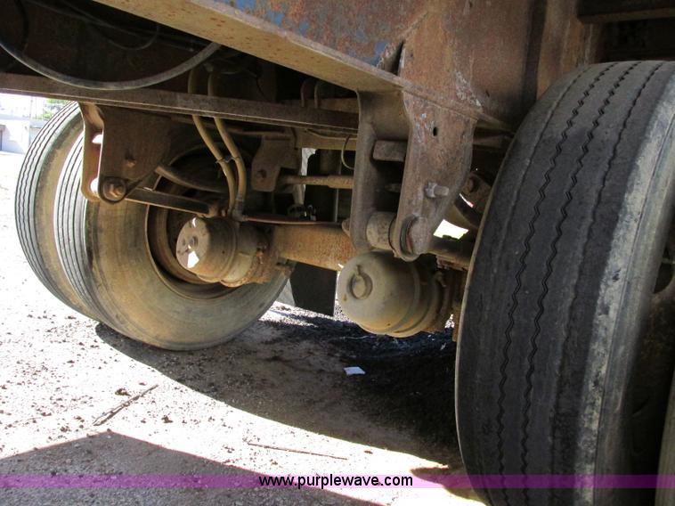 image for item F5304 1999 Fruehauf 48' flatbed spread axle trailer